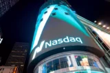 Imagem mostra grande painel eletrônico da Nasdaq, a bolsa americana de tecnologia.