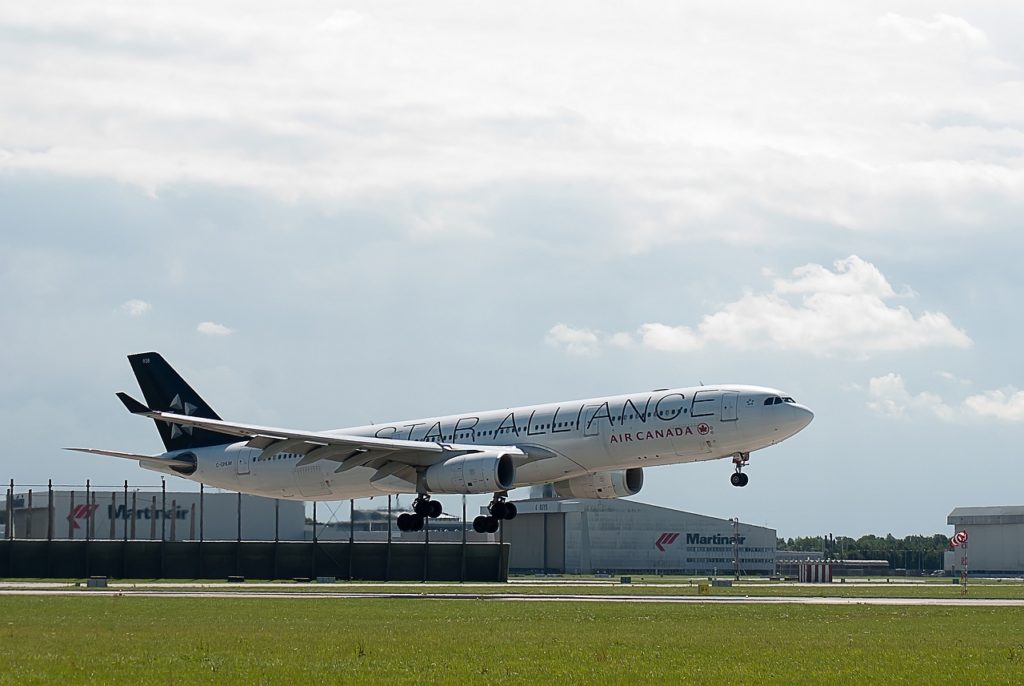 Avião da Air Canada (Imagem de Cor Gaasbeek por Pixabay)