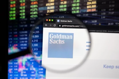 Logo do Goldman Sachs, em destaque em Nova York, destacando os resultados monetários do quarto trimestre de 2024.