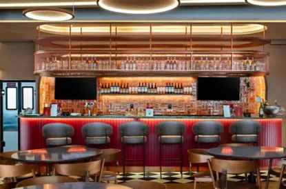 Bar serve drinks clássicos. Área VIP Ambaar Congonhas. Foto: Divulgação