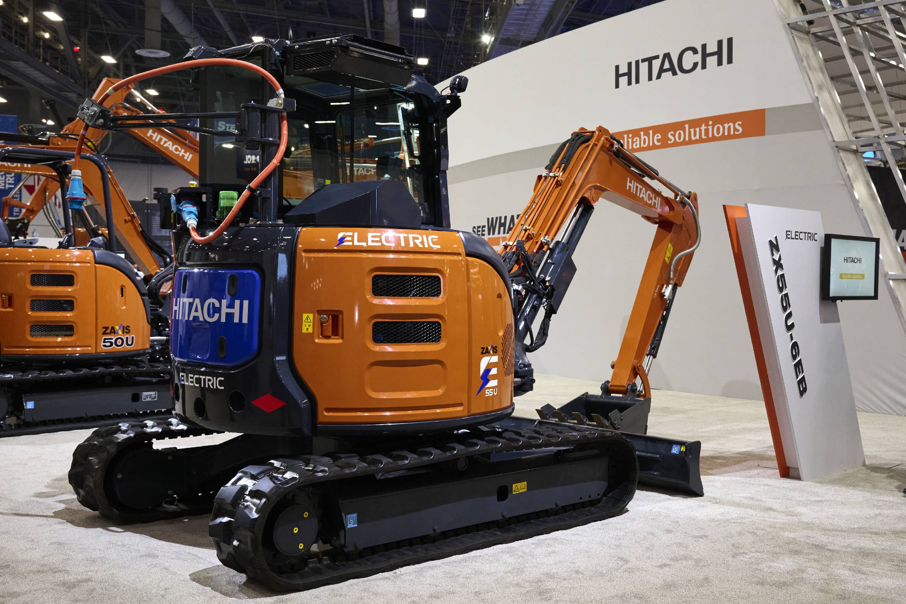 Máquinas pesadas produzidas pela Hitachi (Bloomberg)