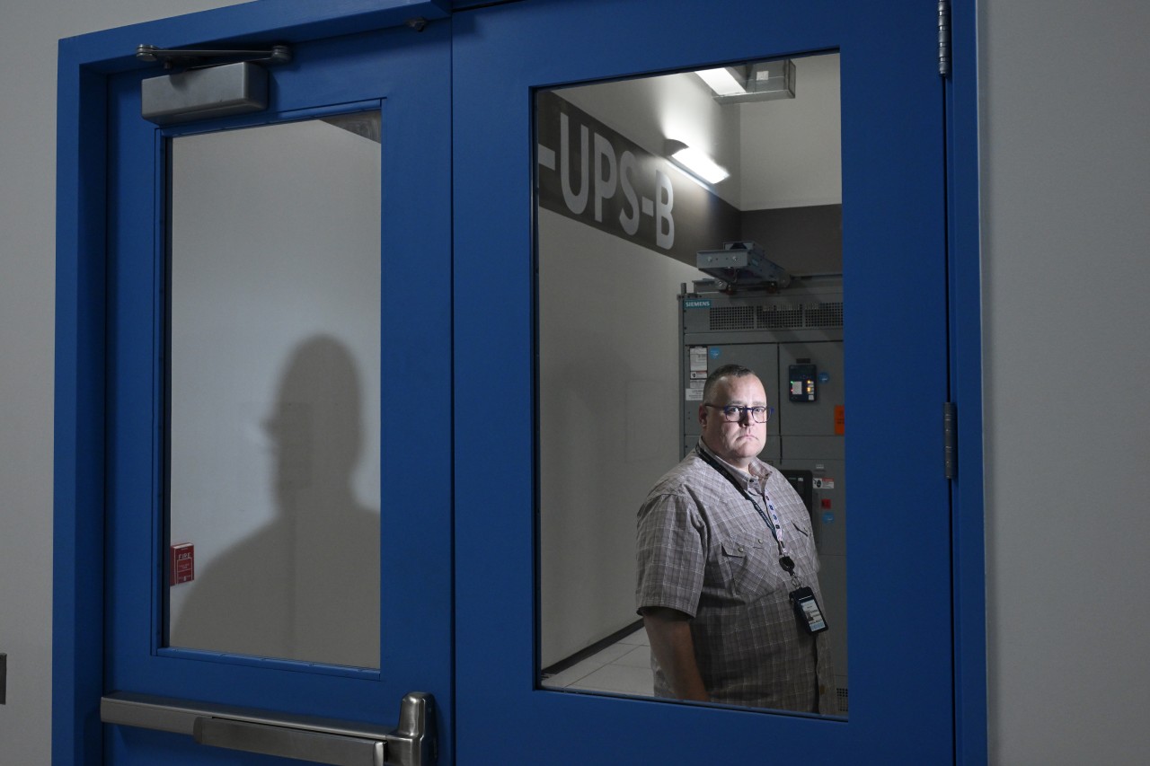 Don Atkinson, gerente da unidade de Ashburn, diz que, pessoalmente, não é um grande usuário de inteligência artificial.